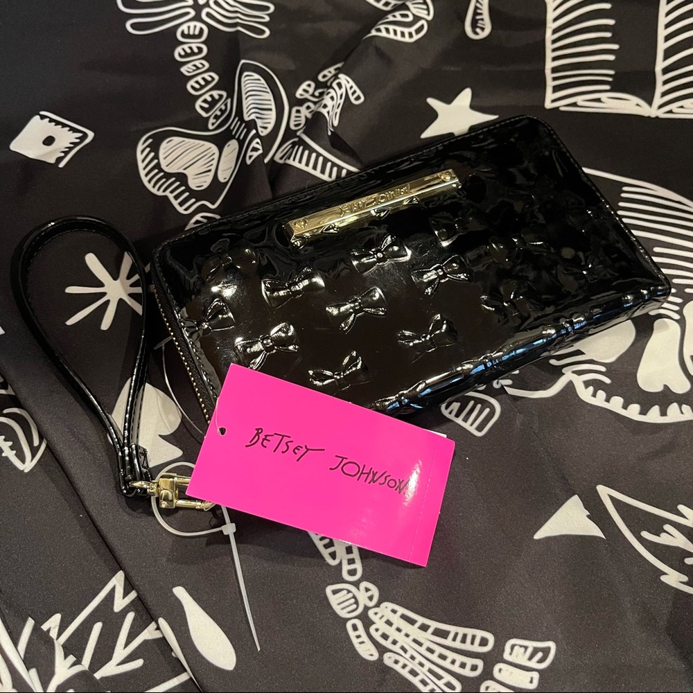 NWT Betsey Johnson Patent Wallet